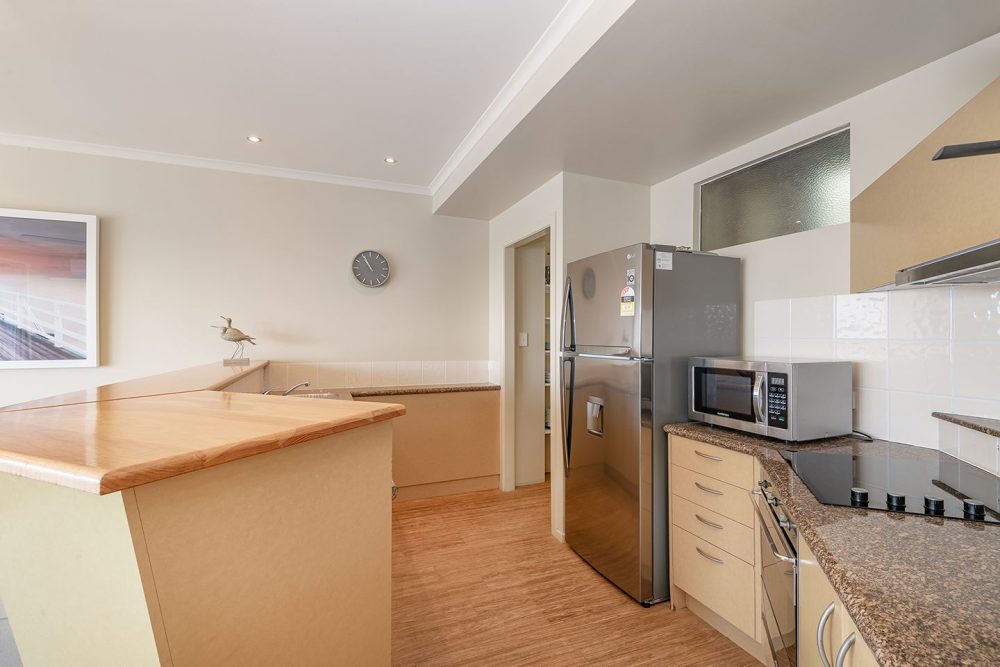 sunshine-beach-2-bedroom-apartment-unit-07(6)